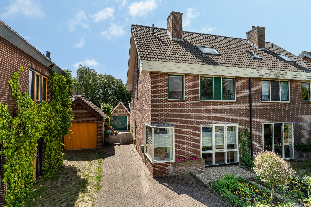 Essenakker 9 in Oosterwolde gld